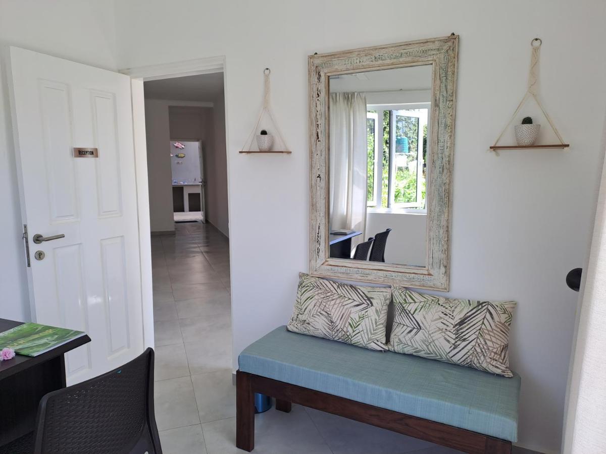 Harmony Self-Catering Apartments Beau Vallon  Extérieur photo